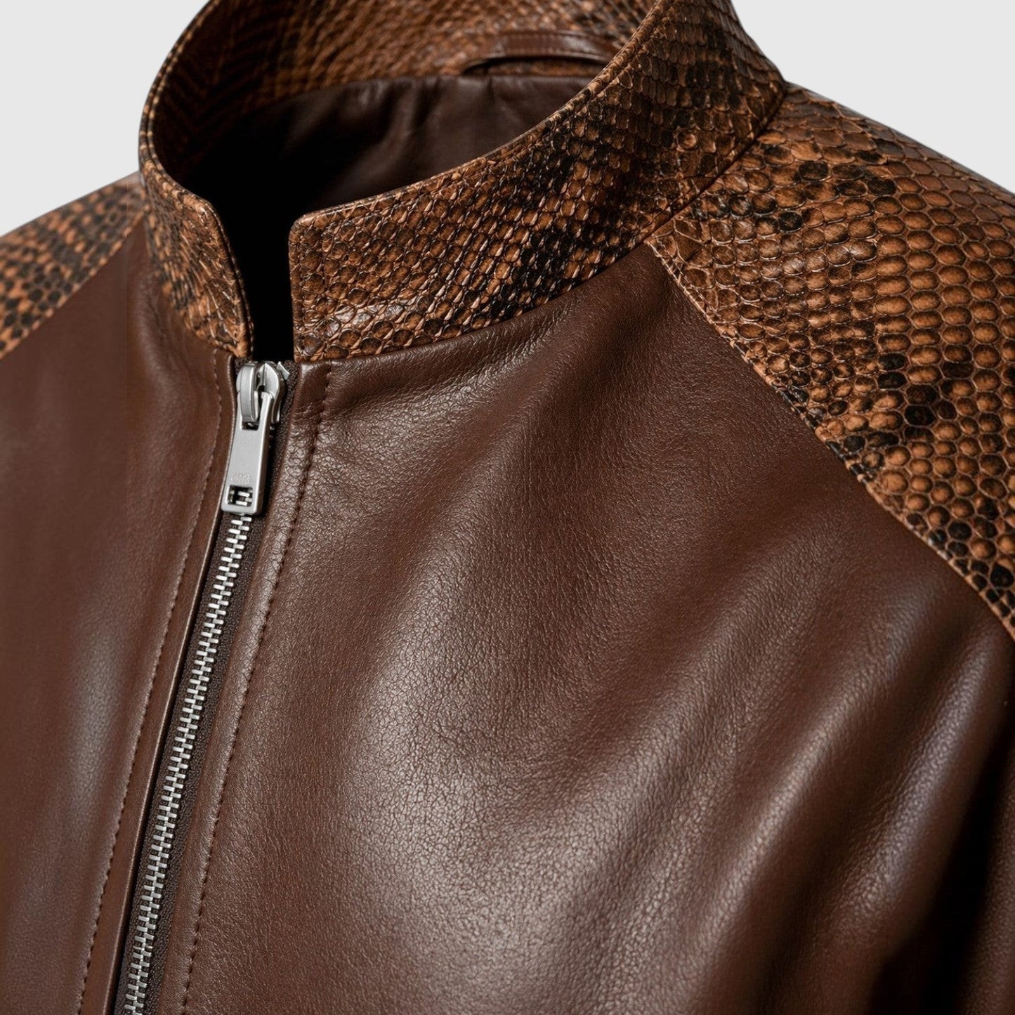 Veste pour homme Leather craftman en cuir lisse marron avec col en peau de serpent texturé et fermeture éclair