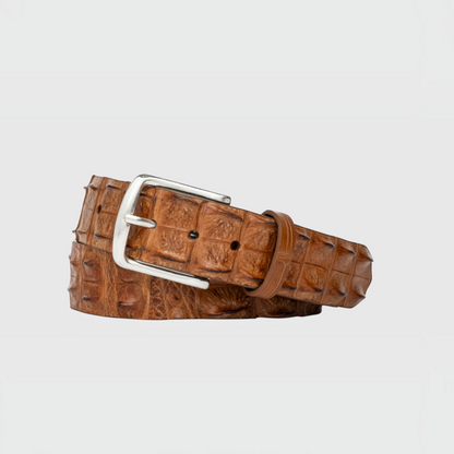 Ceinture Genuine Skins en cuir de crocodile marron avec boucle métallique et texture à écailles dorsales saillantes.