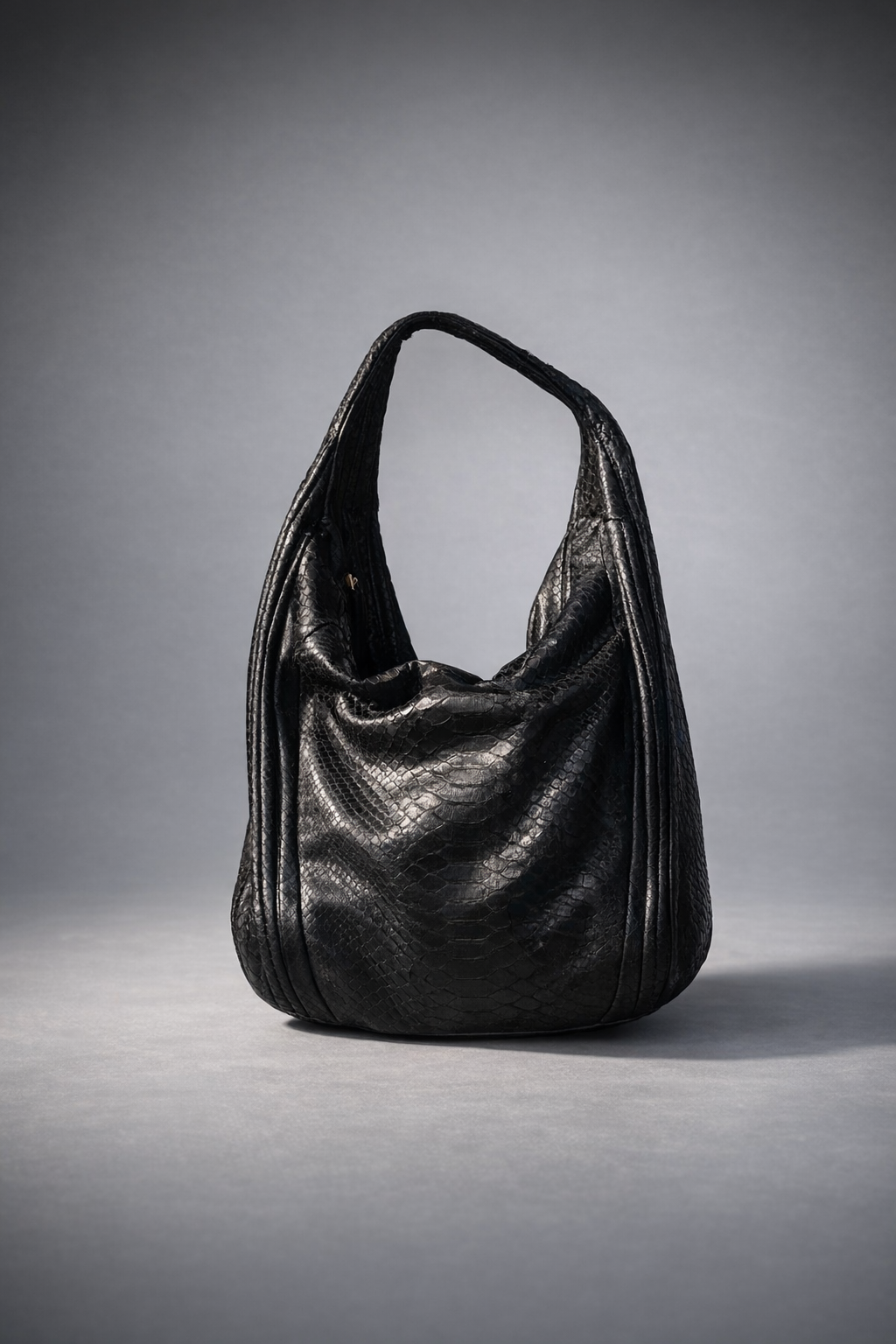 HOBO BAG BLACK PYTHON