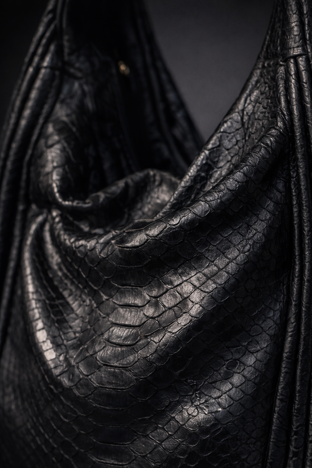 HOBO BAG BLACK PYTHON