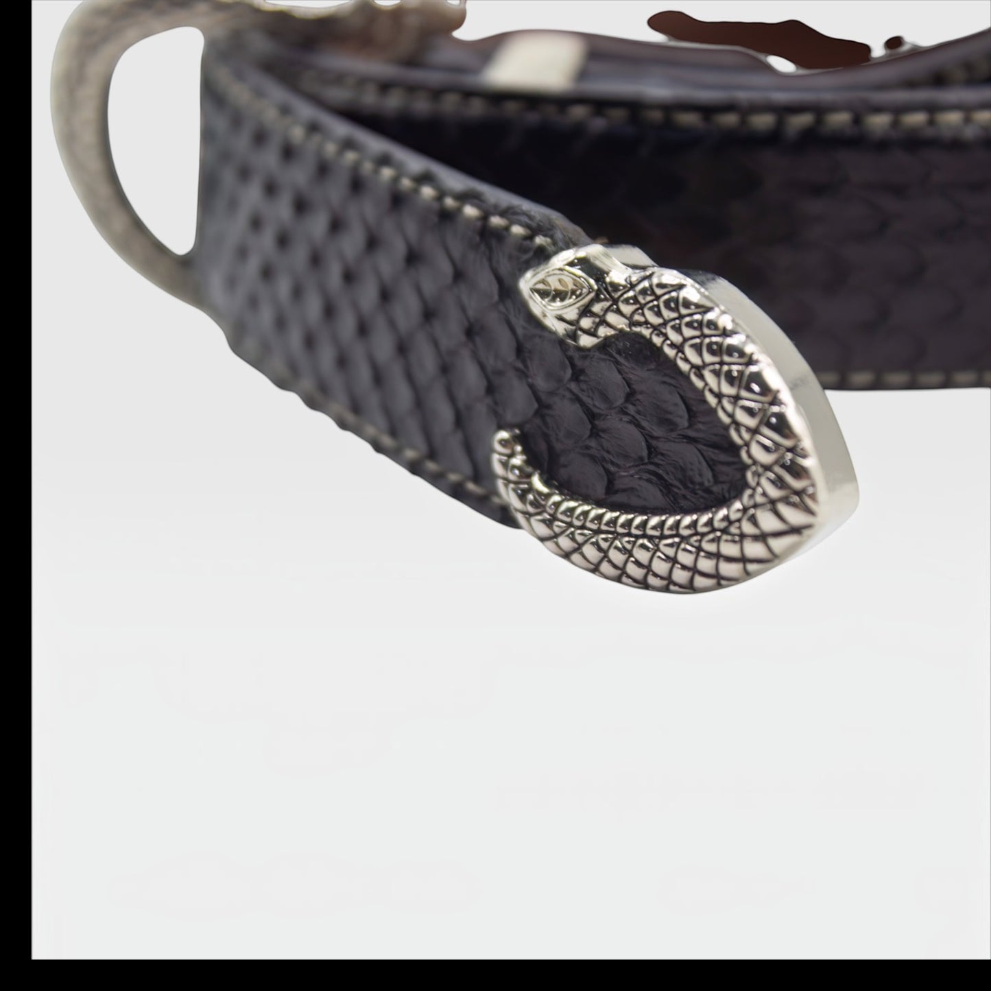 Ceinture en cuir de serpent noir Leather craftman avec boucle métallique sculptée en forme de serpent
