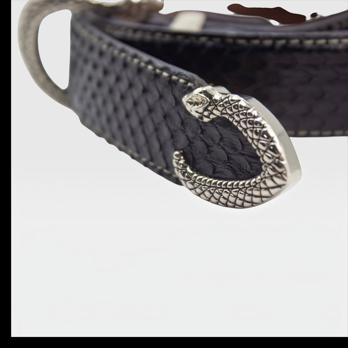 Ceinture en cuir de serpent noir Leather craftman avec boucle métallique sculptée en forme de serpent