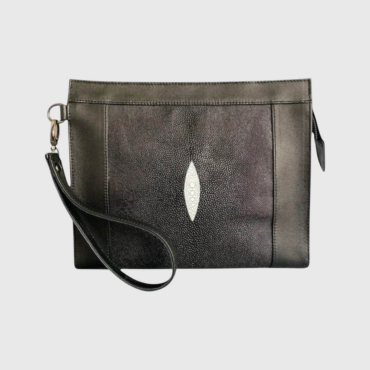Pochette Leather craftman en cuir noir avec détail central en galuchat et dragonne amovible