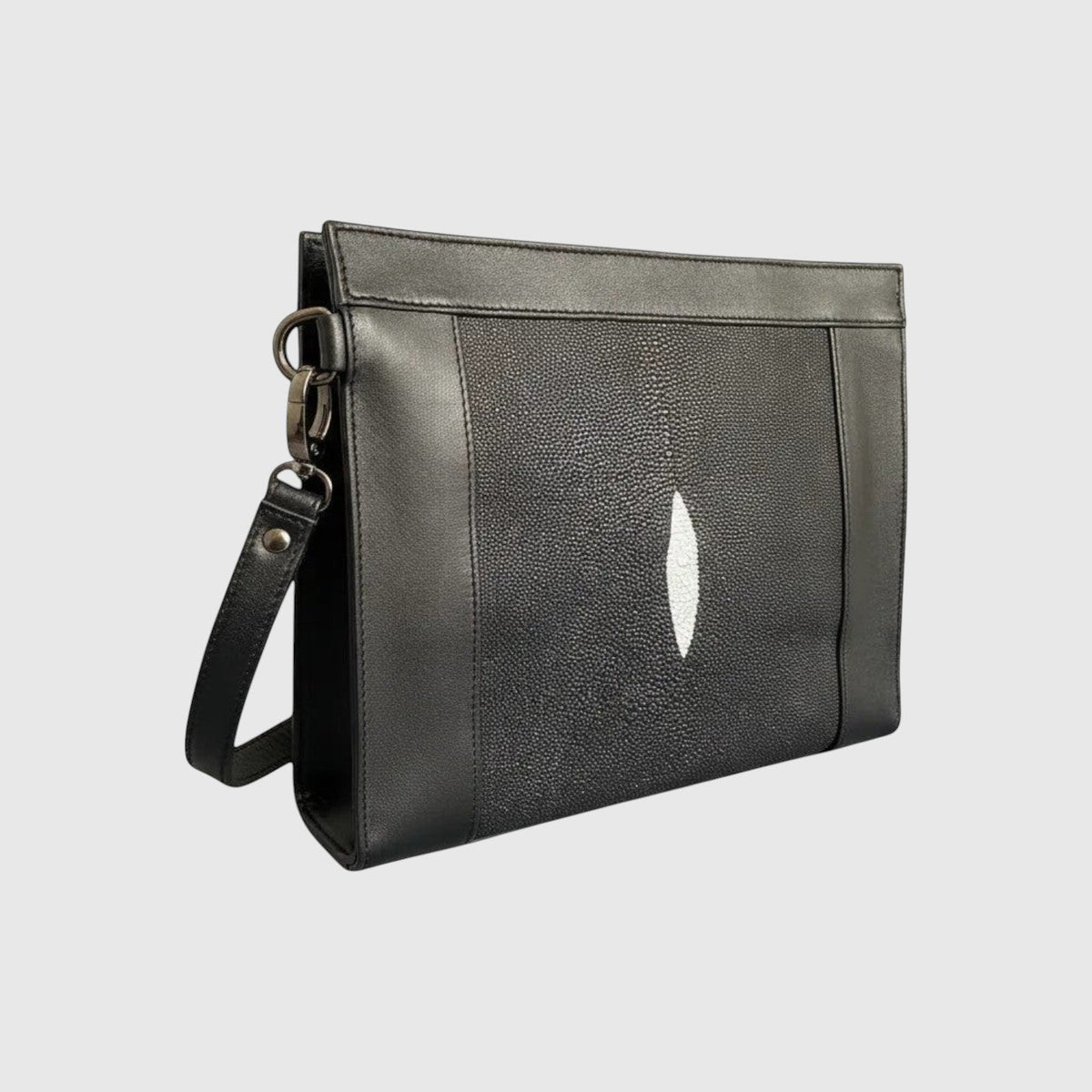 Pochette Leather craftman en cuir noir avec détail central en galuchat et dragonne amovible