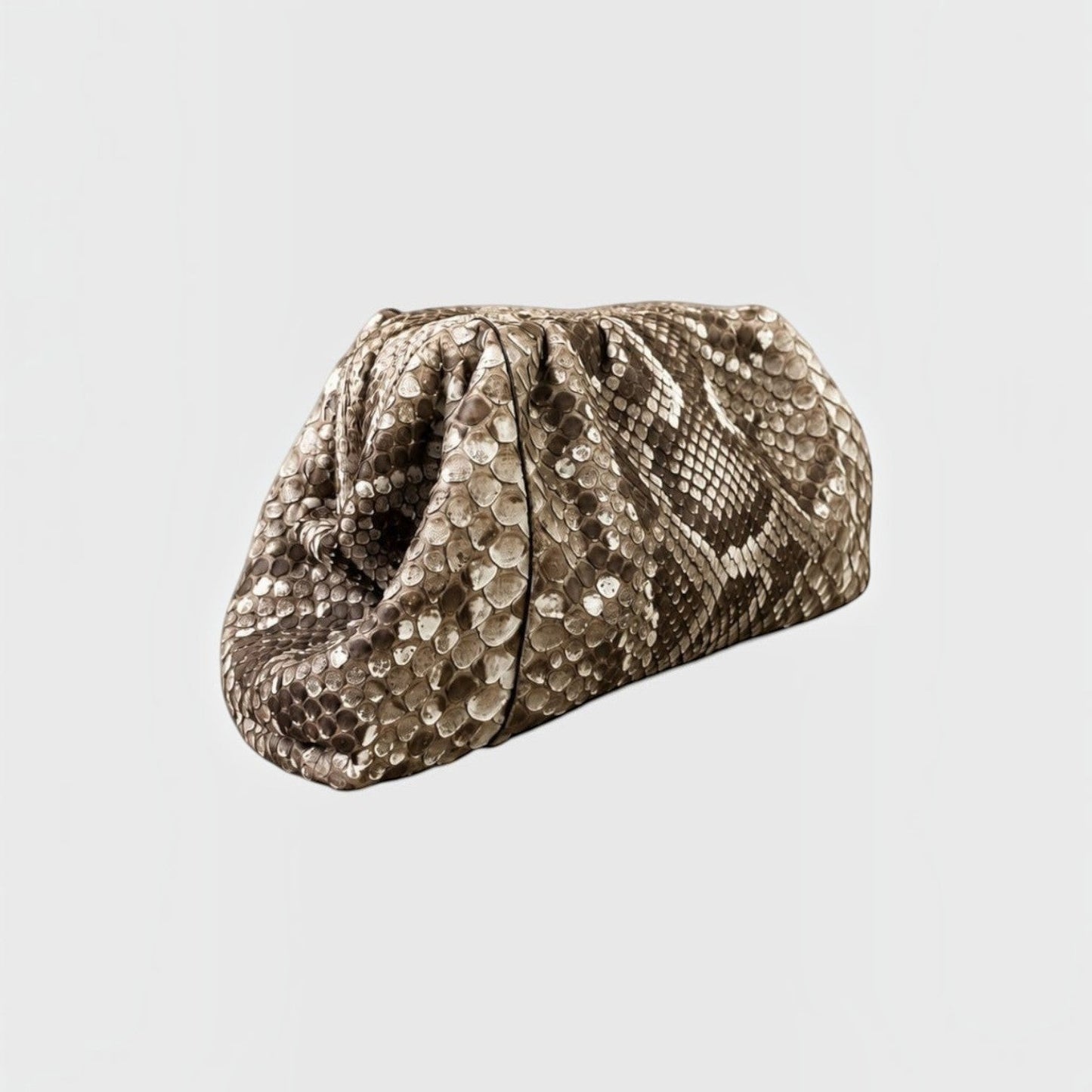 Pochette Leather craftman Python Cloud en cuir de python naturel avec silhouette sculpturale souple et motif unique