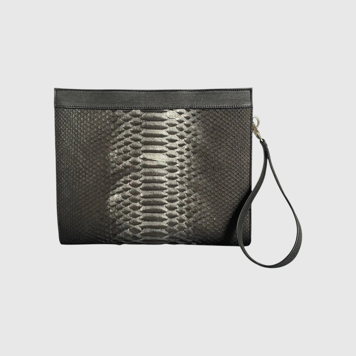 Pochette Leather craftman Midnight Python en cuir de python noir véritable avec dragonne amovible et texture écailles