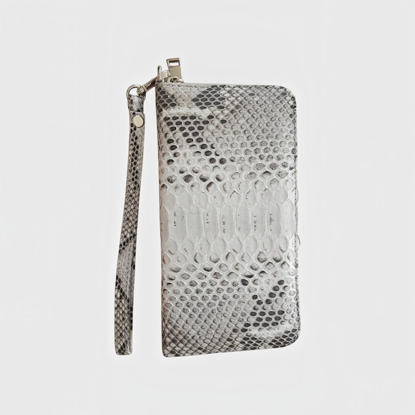 Portefeuille Leather craftman en cuir de serpent gris avec dragonne, design artisanal élégant et raffiné.