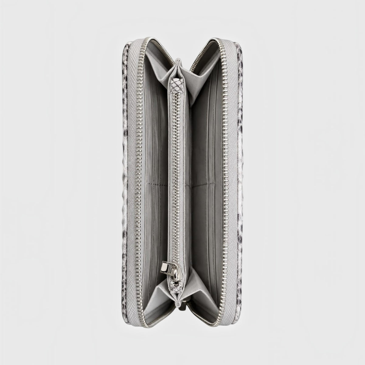 Portefeuille Leather craftman en cuir de serpent gris avec fermeture éclair et compartiments intérieurs organisés