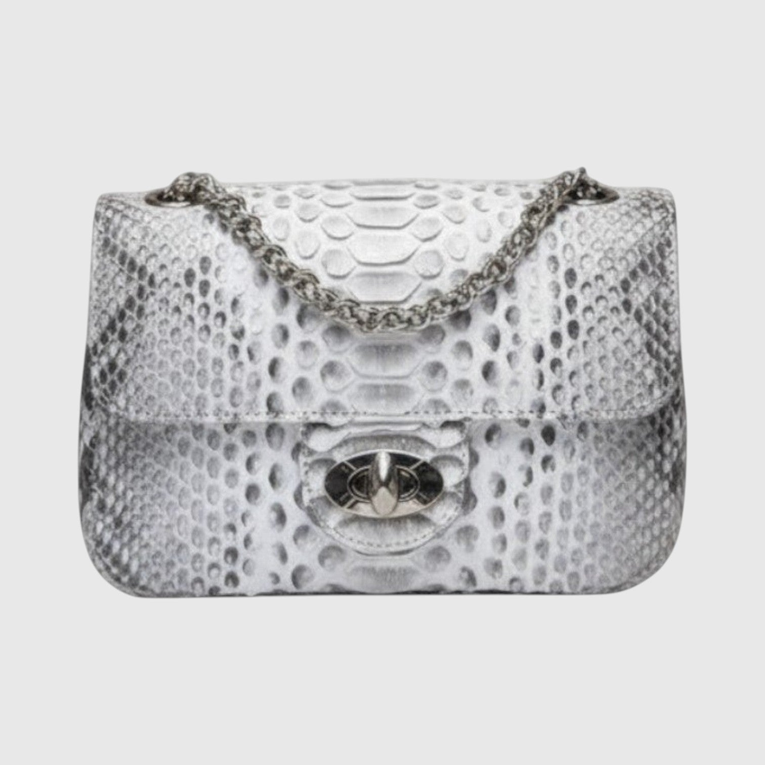 Sac à bandoulière Leather craftman en cuir véritable gris avec texture python, chaîne métallique et fermoir tournant.