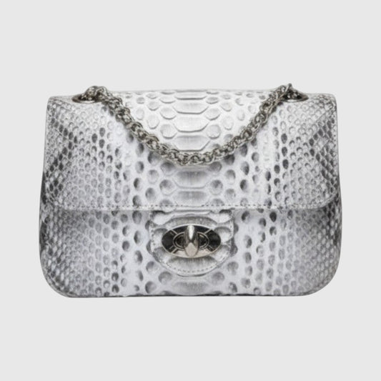 Sac à bandoulière Leather craftman en cuir véritable gris avec texture python, chaîne métallique et fermoir tournant.