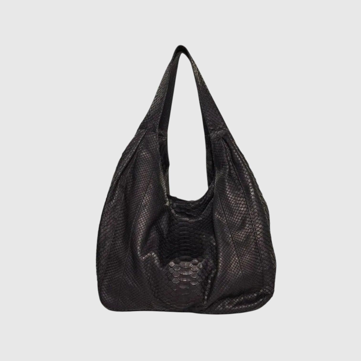 Sac hobo Leather craftman en cuir de python noir avec une texture à écailles unique et une silhouette souple.
