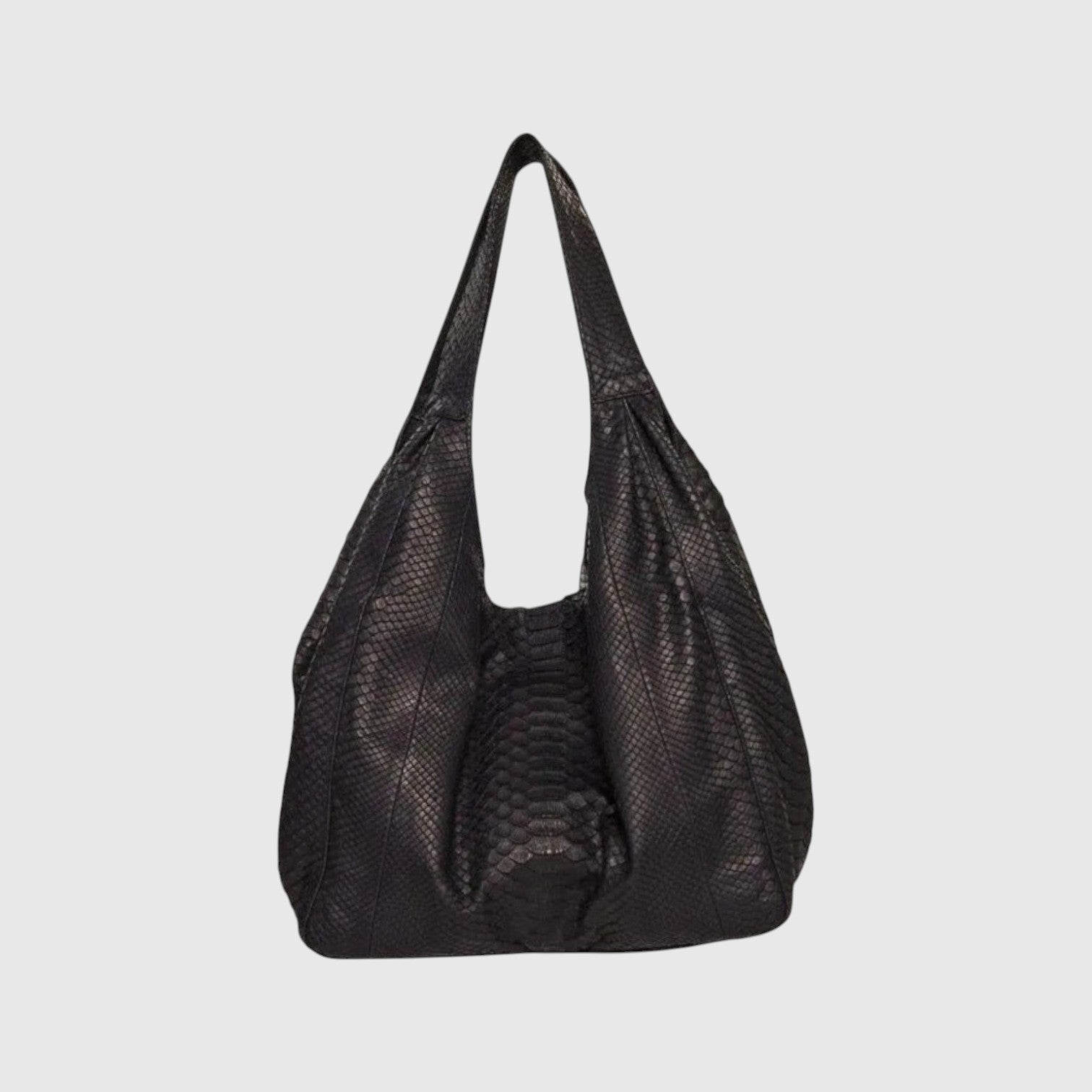 Sac hobo Leather craftman en cuir de python noir avec une texture à écailles unique et une silhouette souple.