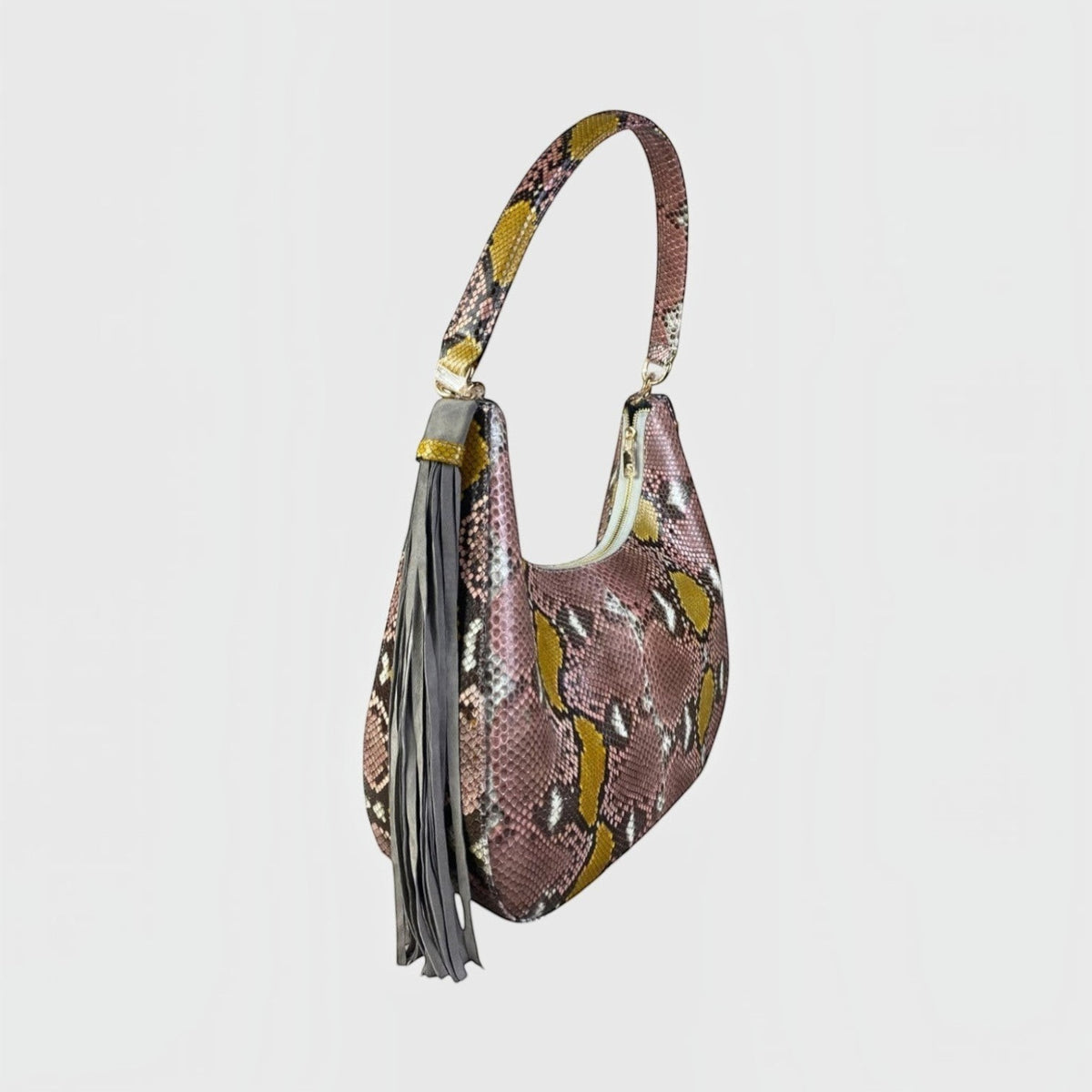 Sac hobo XL Fofana Leather craftman en cuir de python multicolore avec pompons en daim gris et détails dorés