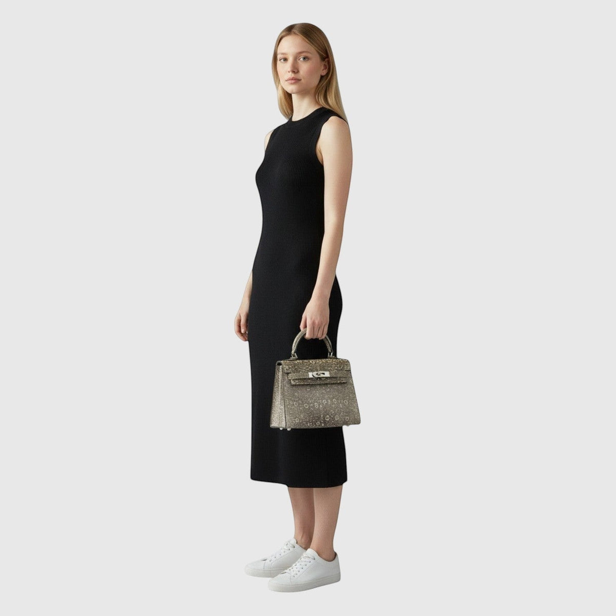 Mannequin portant un sac à main Leather craftman en cuir de lézard structuré avec poignée et fermoir métallique
