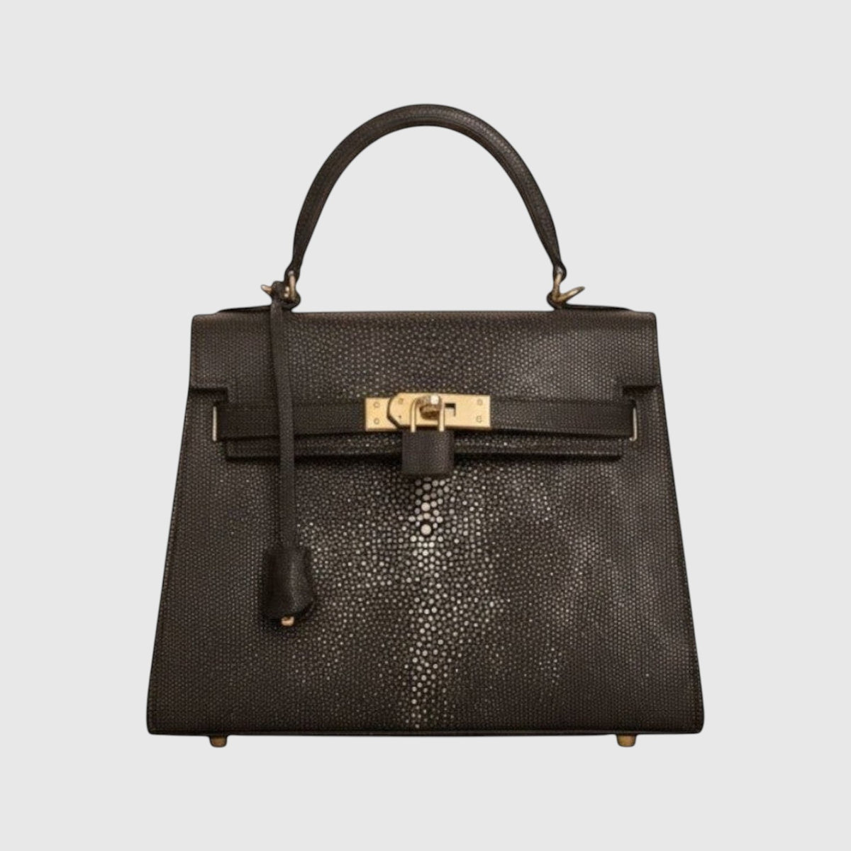 Sac à main Leather craftman Obsidian Pearl en cuir de galuchat noir avec fermoir métallique doré et anse structurée