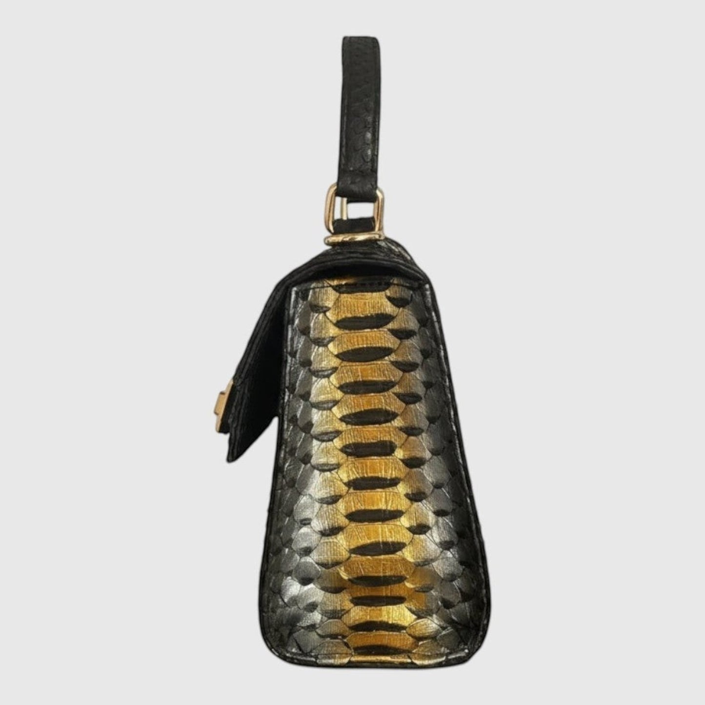 Sac à main Leather craftman Midnight Gold en cuir de python noir avec une épine centrale dorée et poignée supérieure