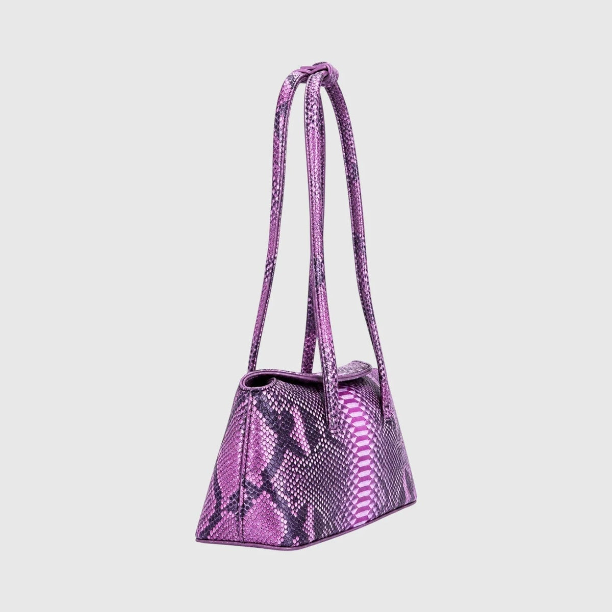 Sac cabas Leather craftman en cuir de python violet avec texture écailles naturelle et anses longues intégrées
