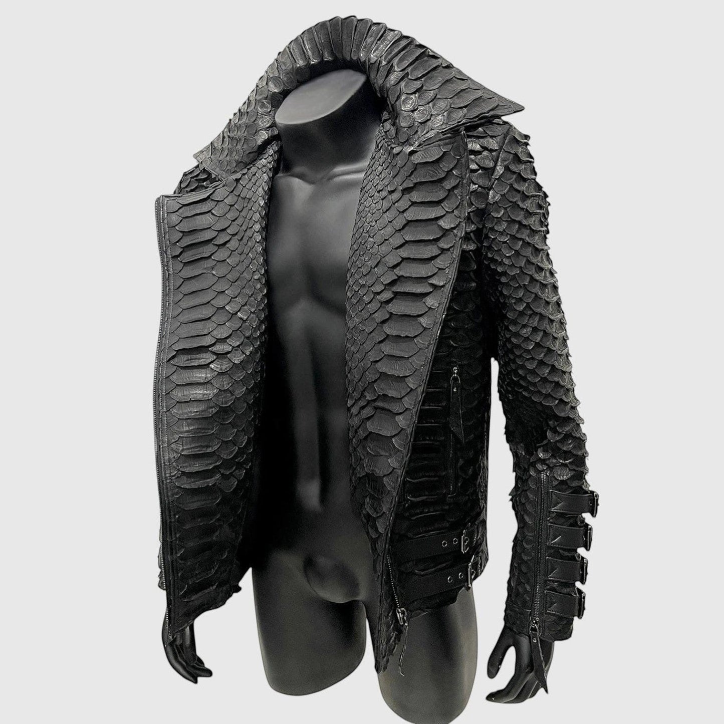 Veste en cuir de serpent noir Leather craftman avec col structuré et fermetures éclair, style luxueux et moderne.